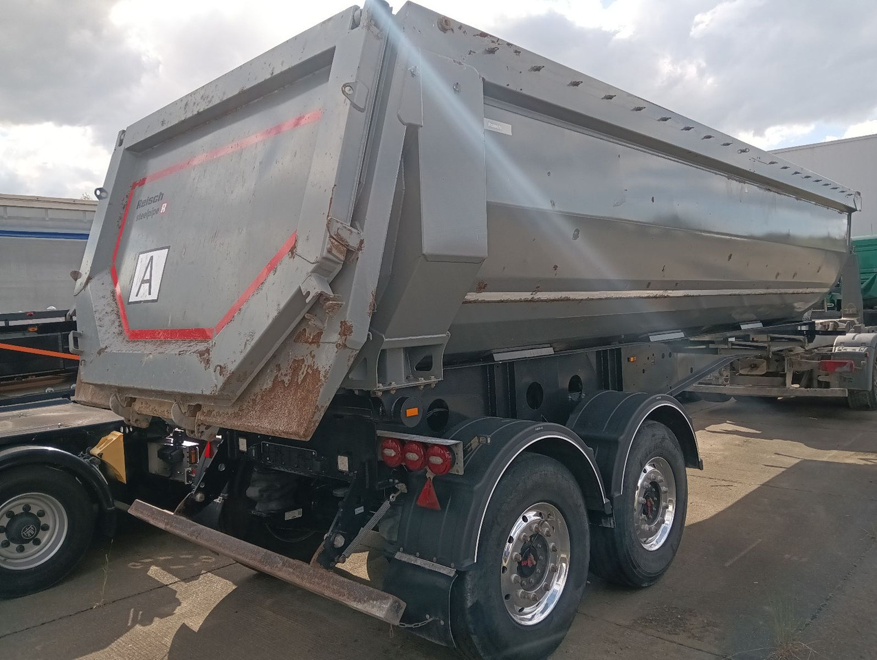 Reisch RHKS-2-SR07 25m3 2-A HARDOX ALCOA FullOption5,3t - Semi-reboque basculante: foto 1 Reisch RHKS-2-SR07 25m3 2-A HARDOX ALCOA FullOption5,3t - Semi-reboque basculante: foto 1