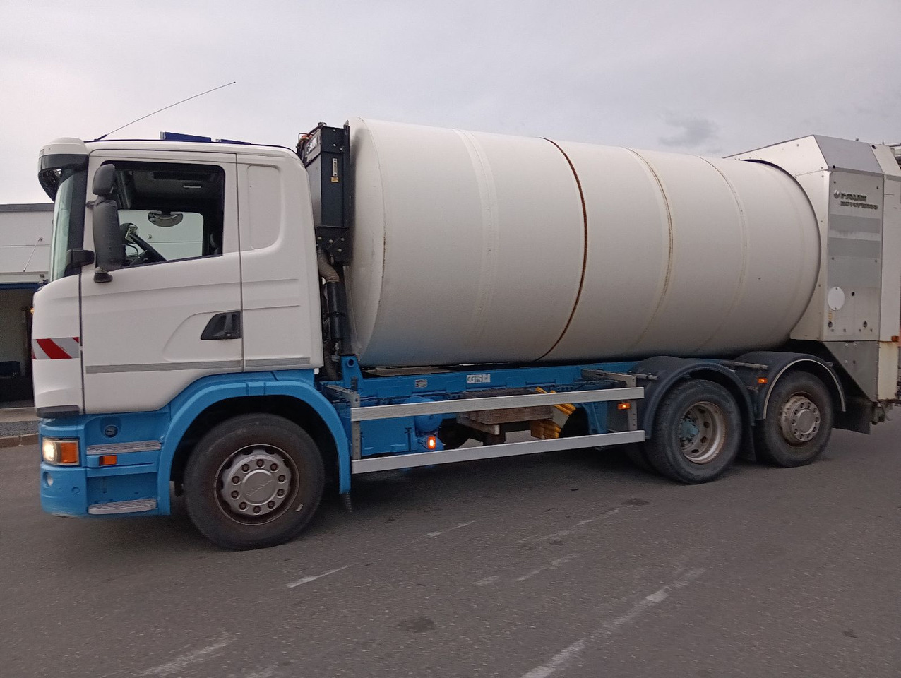 Scania G360 6x2 RETARDER FAUN ROTOPRESS 521L Zöller 230 - Caminhão de lixo: foto 4 Scania G360 6x2 RETARDER FAUN ROTOPRESS 521L Zöller 230 - Caminhão de lixo: foto 4