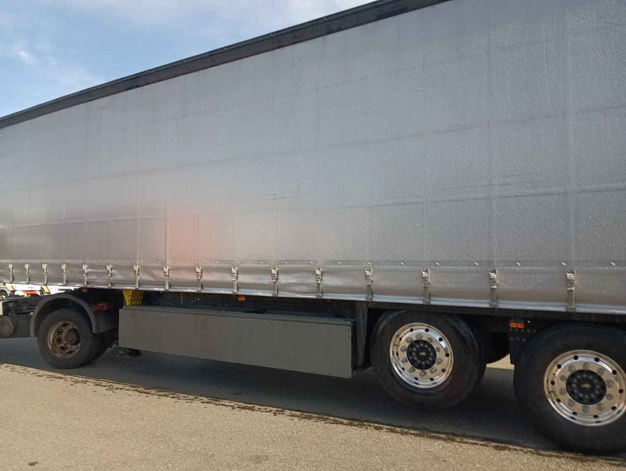 Schmitz Cargobull SCS24-13.62 ALCOA Pal-Kiste Lift Reifen 60-95%! - Semi-reboque de lona: foto 5 Schmitz Cargobull SCS24-13.62 ALCOA Pal-Kiste Lift Reifen 60-95%! - Semi-reboque de lona: foto 5