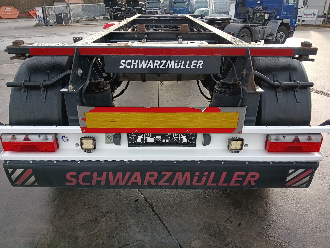 Schwarzmüller 2-A BDF 1,22/1,32 ALCOA Alufelgen ADR 120tkm TÜV Schwarzmüller 2-A BDF 1,22/1,32 ALCOA Alufelgen ADR 120tkm TÜV - Reboque transportador de contêineres/ Caixa móvel: foto 2 Schwarzmüller 2-A BDF 1,22/1,32 ALCOA Alufelgen ADR 120tkm TÜV Schwarzmüller 2-A BDF 1,22/1,32 ALCOA Alufelgen ADR 120tkm TÜV - Reboque transportador de contêineres/ Caixa móvel: foto 2