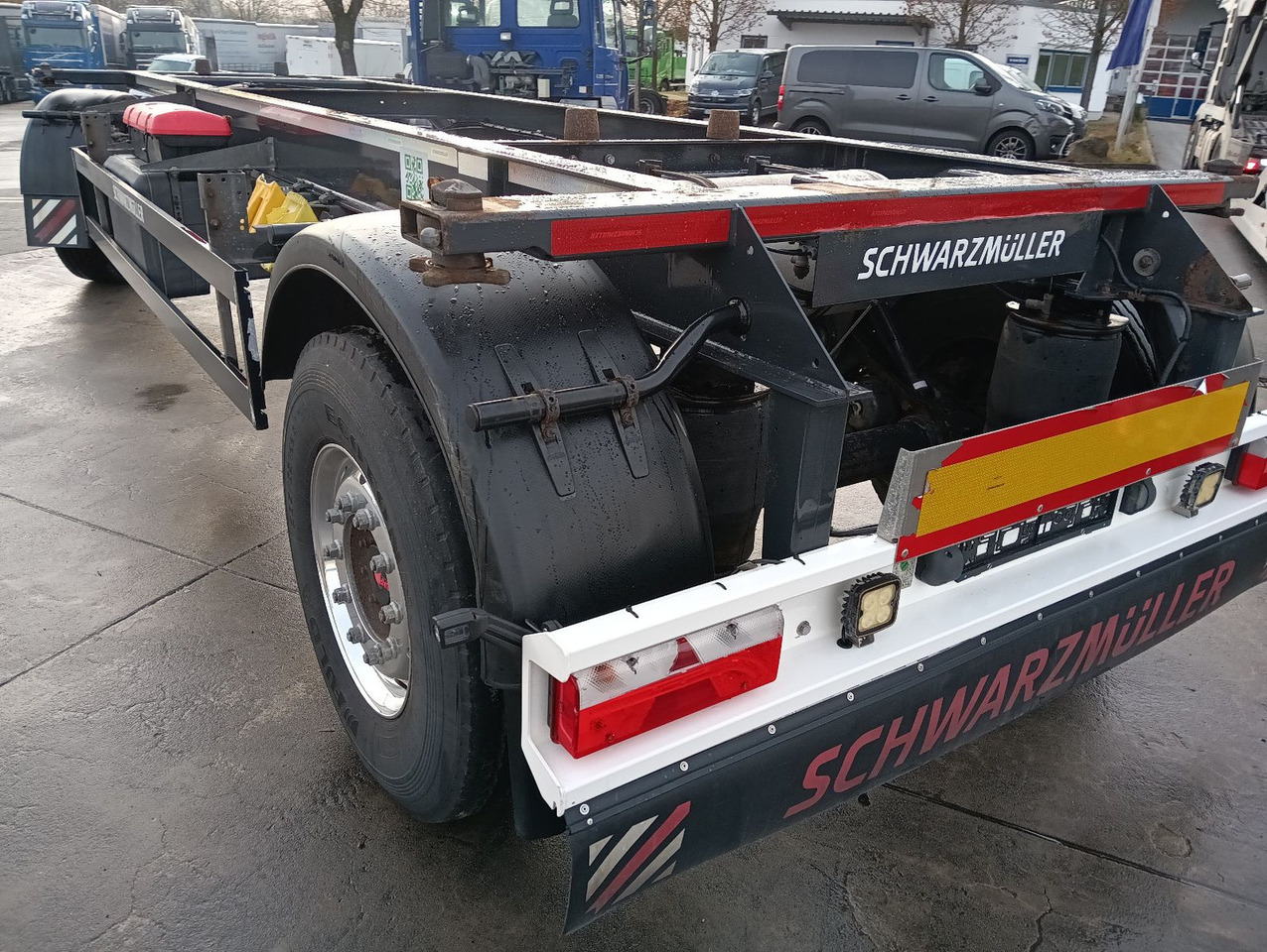 Schwarzmüller 2-A BDF 1,22/1,32 ALCOA Alufelgen ADR 120tkm TÜV Schwarzmüller 2-A BDF 1,22/1,32 ALCOA Alufelgen ADR 120tkm TÜV - Reboque transportador de contêineres/ Caixa móvel: foto 3 Schwarzmüller 2-A BDF 1,22/1,32 ALCOA Alufelgen ADR 120tkm TÜV Schwarzmüller 2-A BDF 1,22/1,32 ALCOA Alufelgen ADR 120tkm TÜV - Reboque transportador de contêineres/ Caixa móvel: foto 3