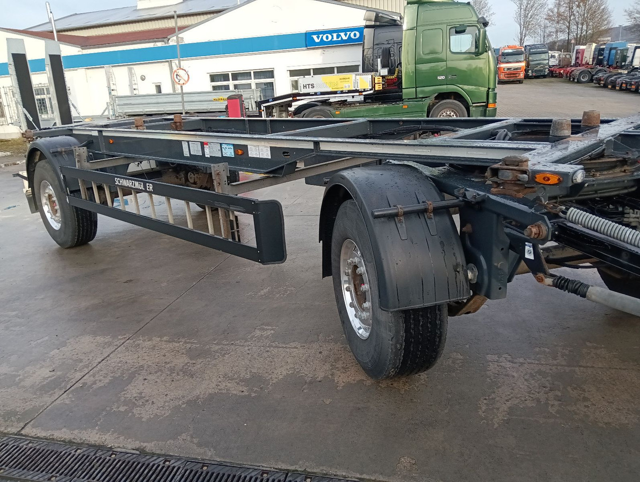 Schwarzmüller 2-A BDF 1,22/1,32 ALCOA Alufelgen ADR 120tkm TÜV Schwarzmüller 2-A BDF 1,22/1,32 ALCOA Alufelgen ADR 120tkm TÜV - Reboque transportador de contêineres/ Caixa móvel: foto 5 Schwarzmüller 2-A BDF 1,22/1,32 ALCOA Alufelgen ADR 120tkm TÜV Schwarzmüller 2-A BDF 1,22/1,32 ALCOA Alufelgen ADR 120tkm TÜV - Reboque transportador de contêineres/ Caixa móvel: foto 5