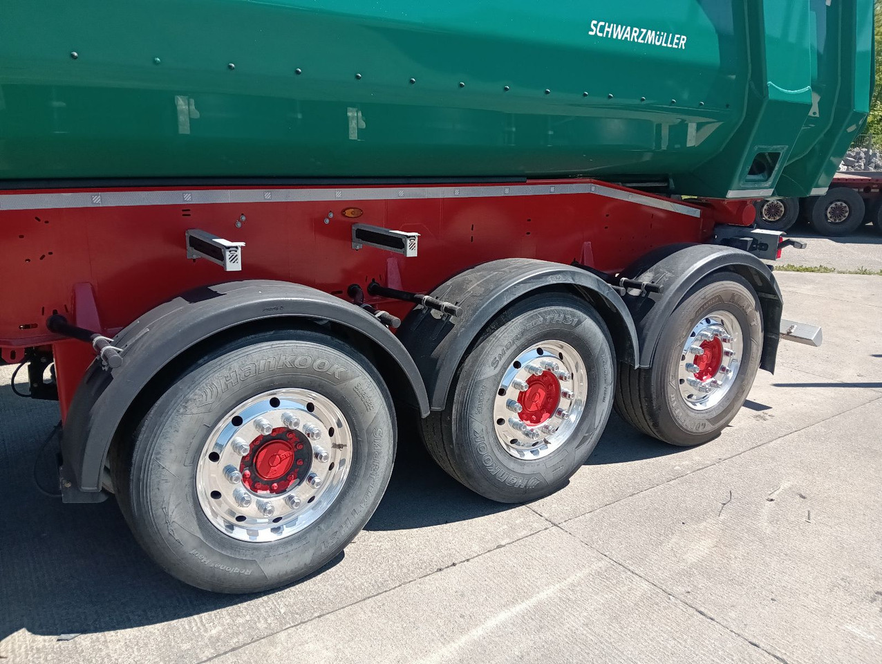 Schwarzmüller 3-A ALU-MULDE mHARDOX ALCOA 25m3 SAF 5420kgPlane - Semi-reboque basculante: foto 4 Schwarzmüller 3-A ALU-MULDE mHARDOX ALCOA 25m3 SAF 5420kgPlane - Semi-reboque basculante: foto 4