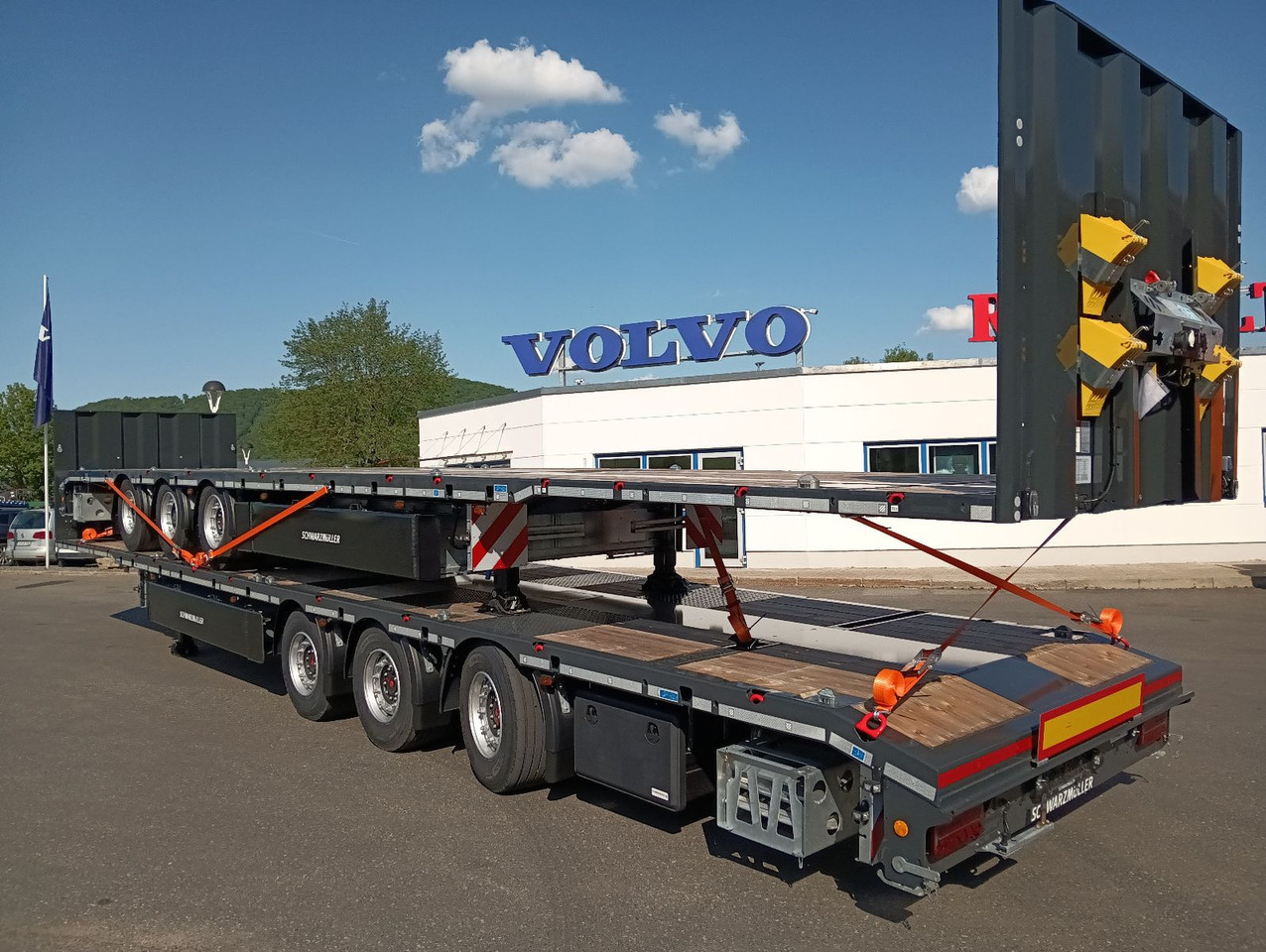 Schwarzmüller 3Achs Tele Rampen TwistLock40+2x20"SAF Lenk+Lift - Semi-reboque plataforma/ Caixa aberta: foto 1 Schwarzmüller 3Achs Tele Rampen TwistLock40+2x20"SAF Lenk+Lift - Semi-reboque plataforma/ Caixa aberta: foto 1