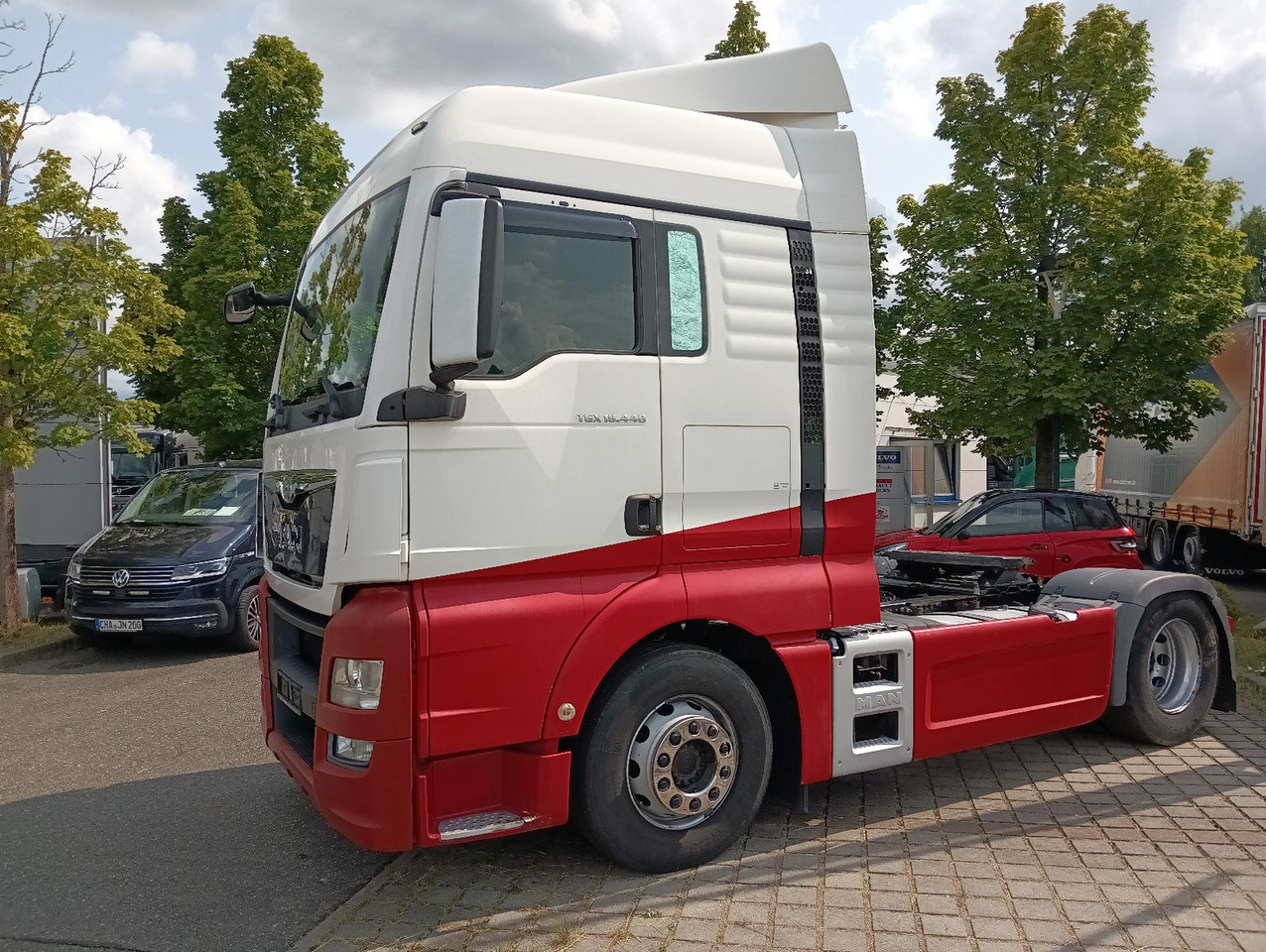 MAN TGX 18:440 BLS INTARDER Vollspoiler Reifen70-90% MAN TGX 18:440 BLS INTARDER Vollspoiler Reifen70-90% - Tractor: foto 5 MAN TGX 18:440 BLS INTARDER Vollspoiler Reifen70-90% MAN TGX 18:440 BLS INTARDER Vollspoiler Reifen70-90% - Tractor: foto 5