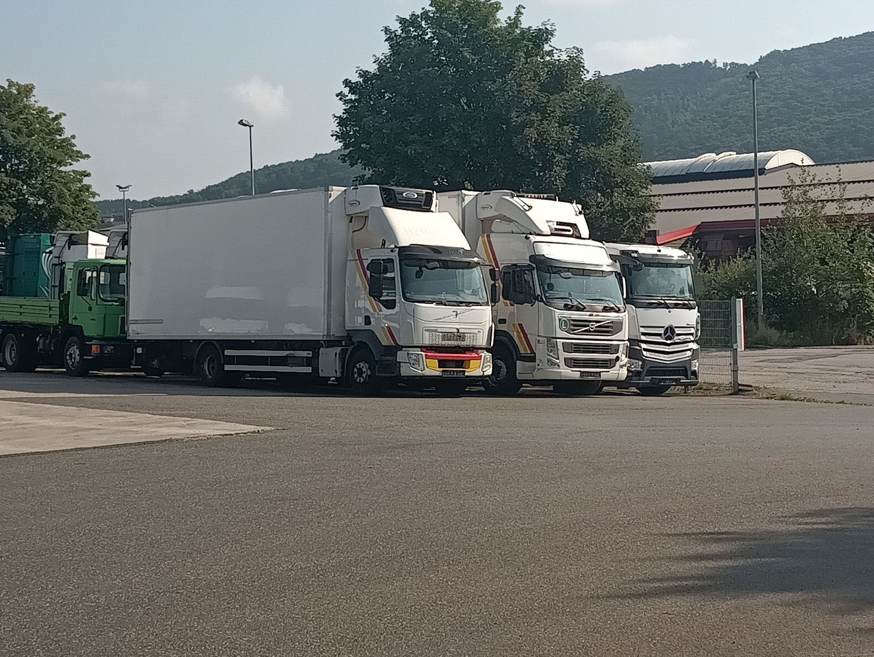 Volvo FM13-460 EEV 6x2R CarrierSupra550 7,3m LBW1.5t - Camião frigorífico: foto 4 Volvo FM13-460 EEV 6x2R CarrierSupra550 7,3m LBW1.5t - Camião frigorífico: foto 4