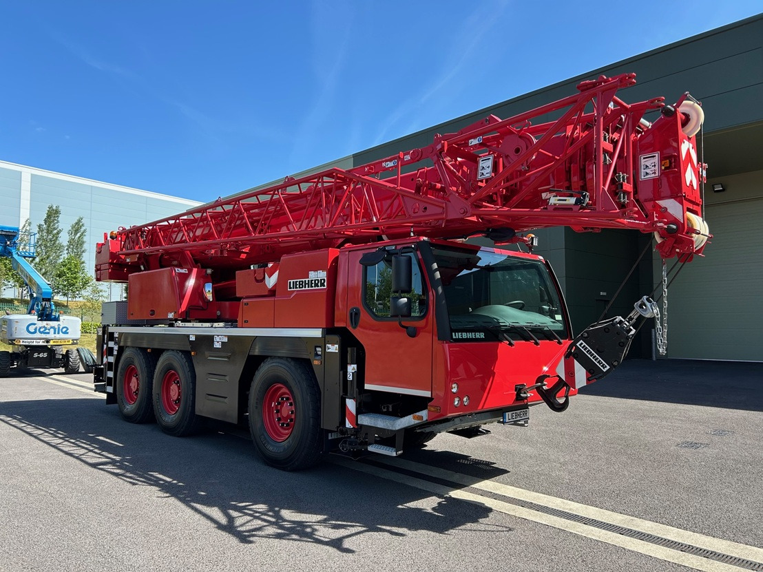 LIEBHERR LTM1060-3.1 with only 5,090 kms from New - Grua todo o terreno: foto 4 LIEBHERR LTM1060-3.1 with only 5,090 kms from New - Grua todo o terreno: foto 4
