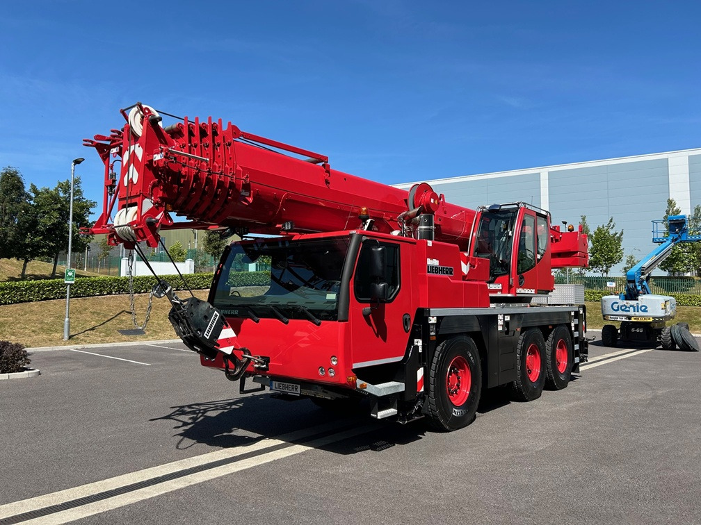LIEBHERR LTM1060-3.1 with only 5,090 kms from New - Grua todo o terreno: foto 2 LIEBHERR LTM1060-3.1 with only 5,090 kms from New - Grua todo o terreno: foto 2