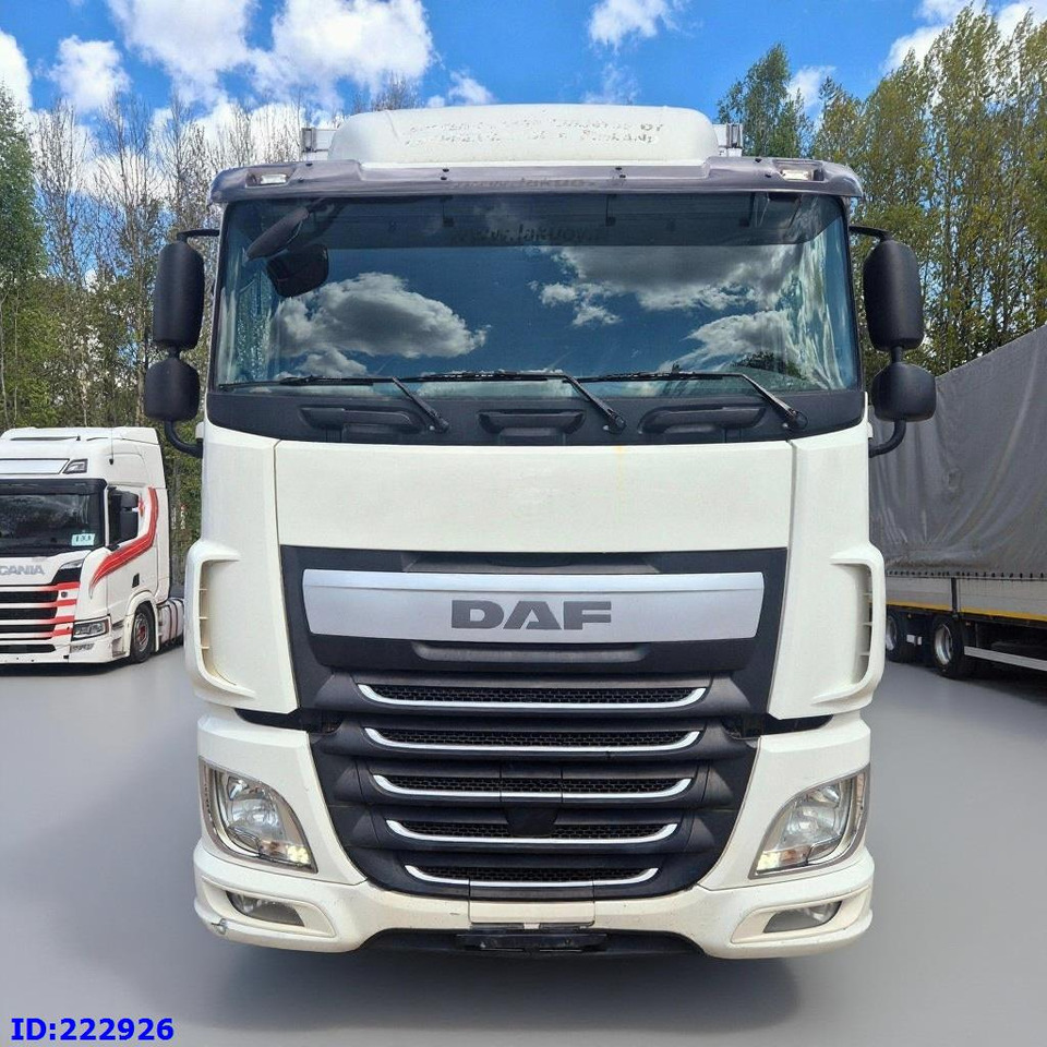 DAF XF 106 440 FAR 6x2 Euro6 - Camião isotérmico: foto 2 DAF XF 106 440 FAR 6x2 Euro6 - Camião isotérmico: foto 2