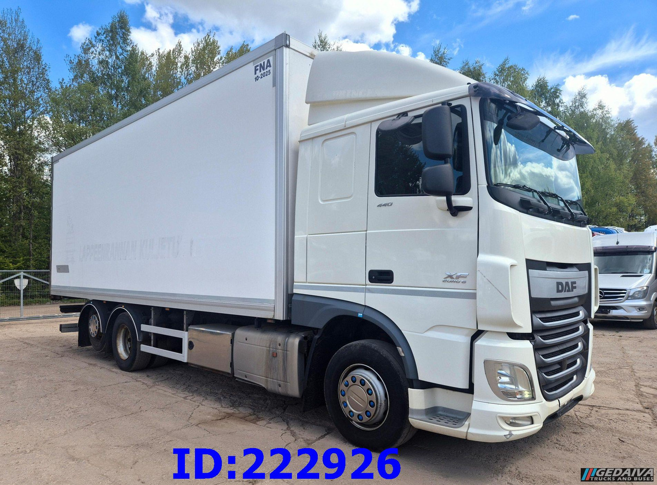 DAF XF 106 440 FAR 6x2 Euro6 - Camião isotérmico: foto 1 DAF XF 106 440 FAR 6x2 Euro6 - Camião isotérmico: foto 1