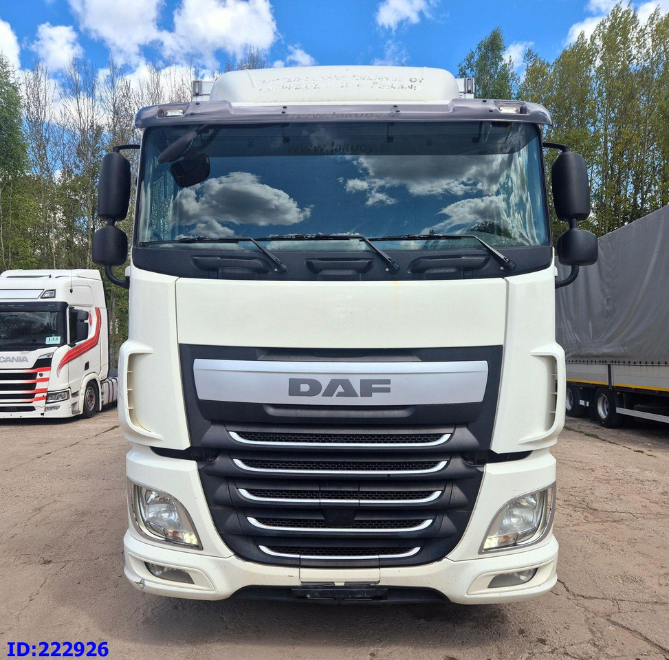 DAF XF 106 440 FAR 6x2 Euro6 - Camião isotérmico: foto 2 DAF XF 106 440 FAR 6x2 Euro6 - Camião isotérmico: foto 2