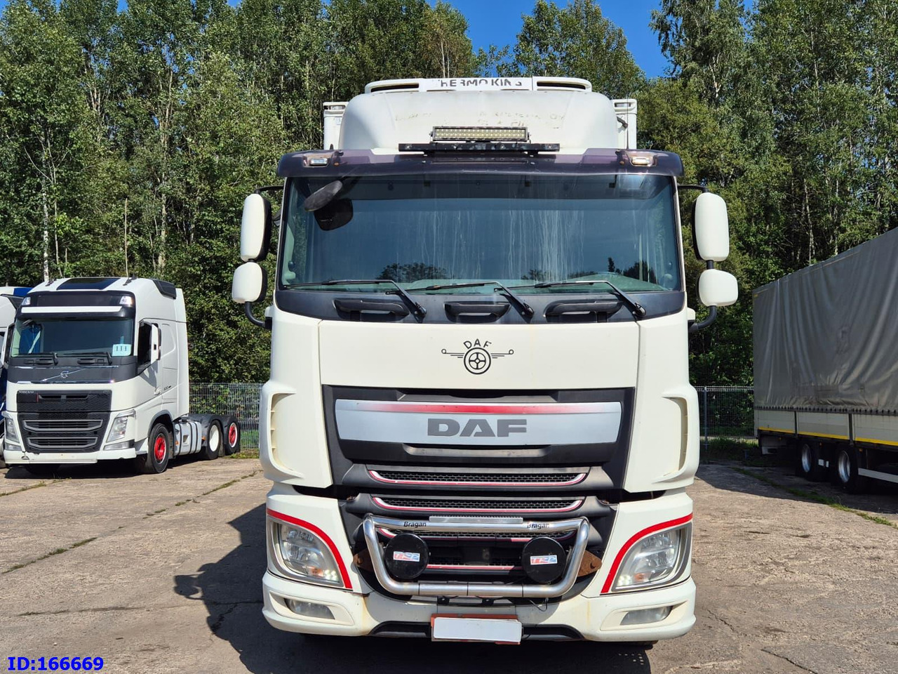 DAF XF 106.460 FAR 6X2 Euro6 - Camião frigorífico: foto 2 DAF XF 106.460 FAR 6X2 Euro6 - Camião frigorífico: foto 2