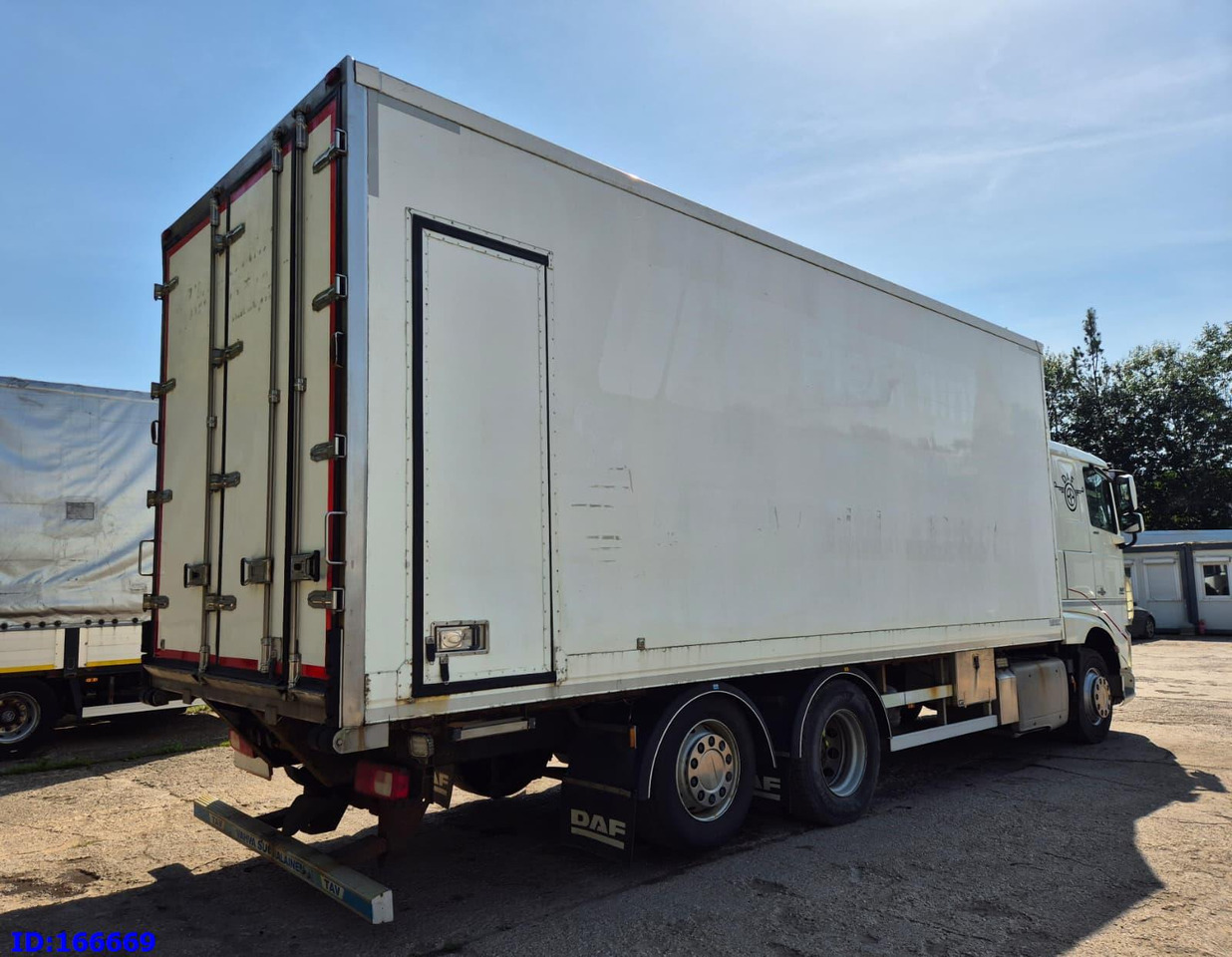 DAF XF 106.460 FAR 6X2 Euro6 - Camião frigorífico: foto 5 DAF XF 106.460 FAR 6X2 Euro6 - Camião frigorífico: foto 5