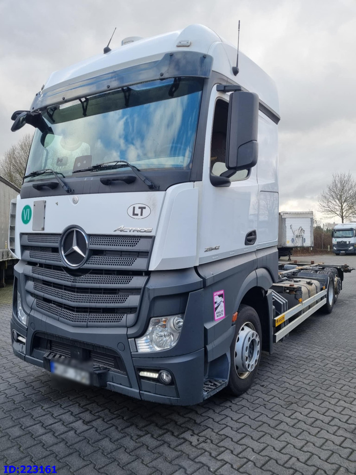 MERCEDES-BENZ Actros 2542 BDF 6x2 Euro6 - Camião chassi: foto 1 MERCEDES-BENZ Actros 2542 BDF 6x2 Euro6 - Camião chassi: foto 1