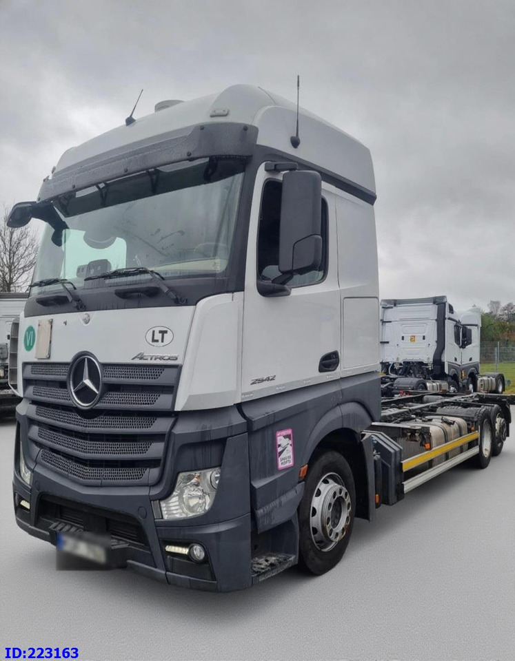 MERCEDES-BENZ Actros 2542 BDF 6x2 Euro6 - Camião chassi: foto 2 MERCEDES-BENZ Actros 2542 BDF 6x2 Euro6 - Camião chassi: foto 2
