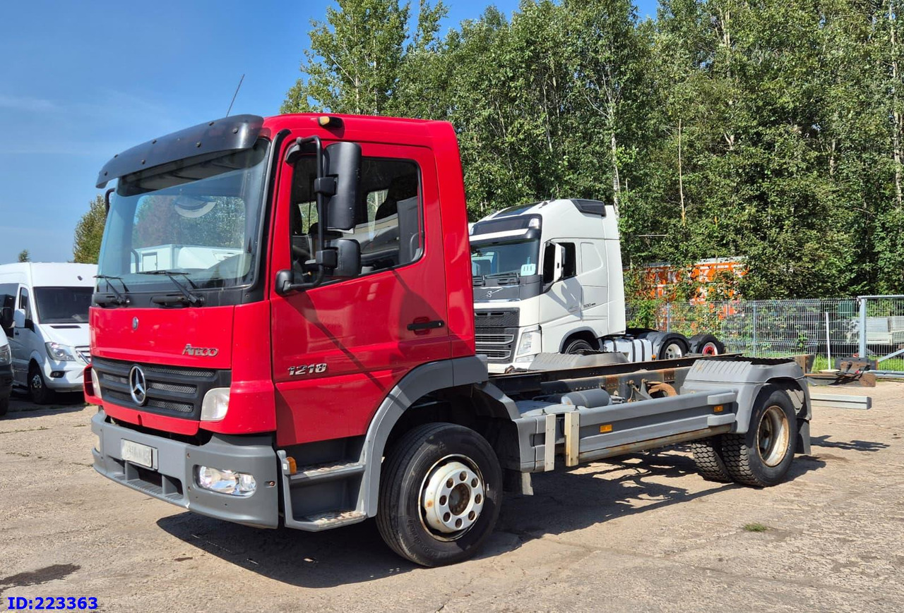 MERCEDES-BENZ Atego 1218 - Full steel - Manual (3 seats) - Camião chassi: foto 1 MERCEDES-BENZ Atego 1218 - Full steel - Manual (3 seats) - Camião chassi: foto 1