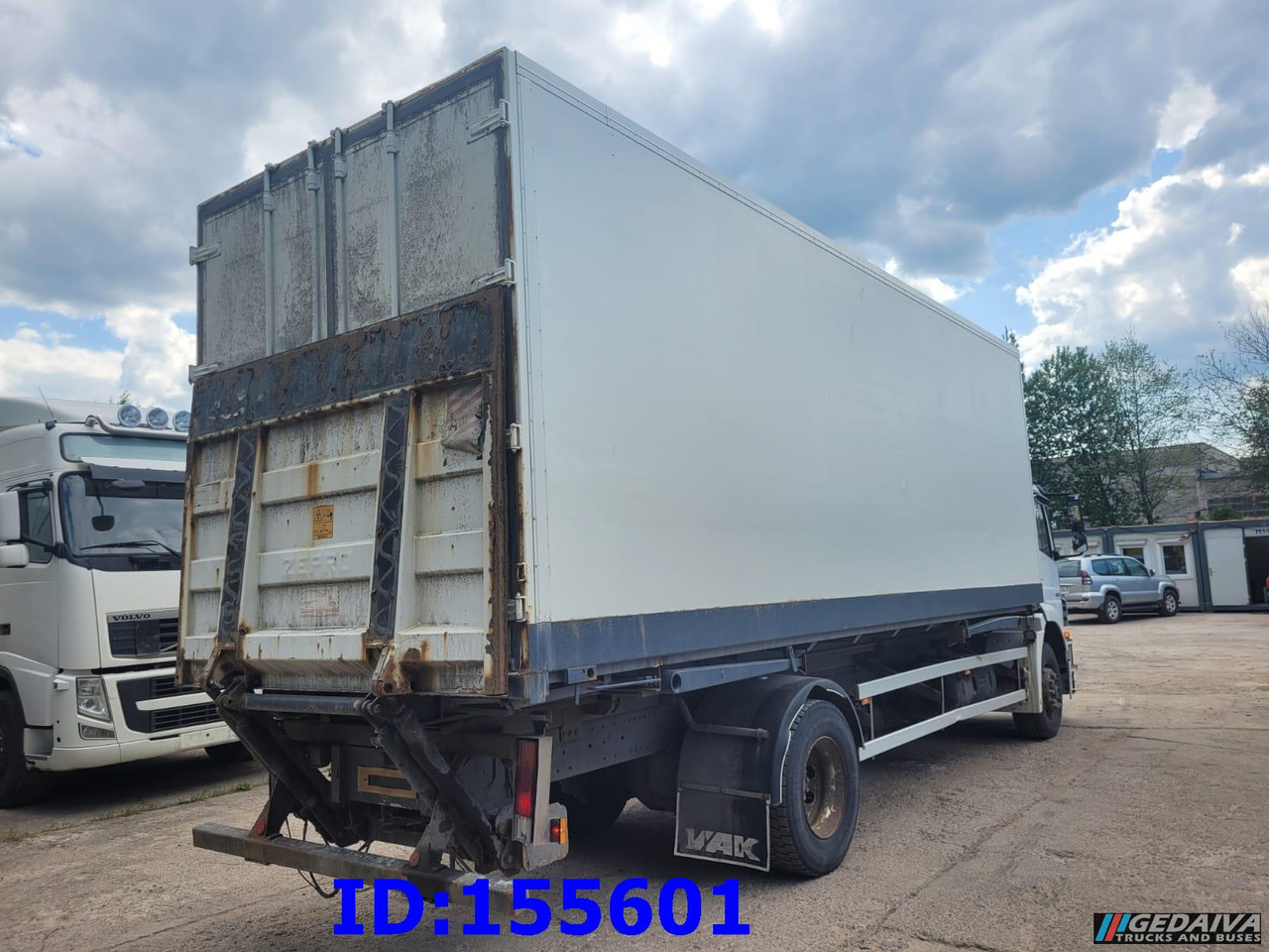 MERCEDES-BENZ Axor 1828 Manual - Camião isotérmico: foto 5 MERCEDES-BENZ Axor 1828 Manual - Camião isotérmico: foto 5