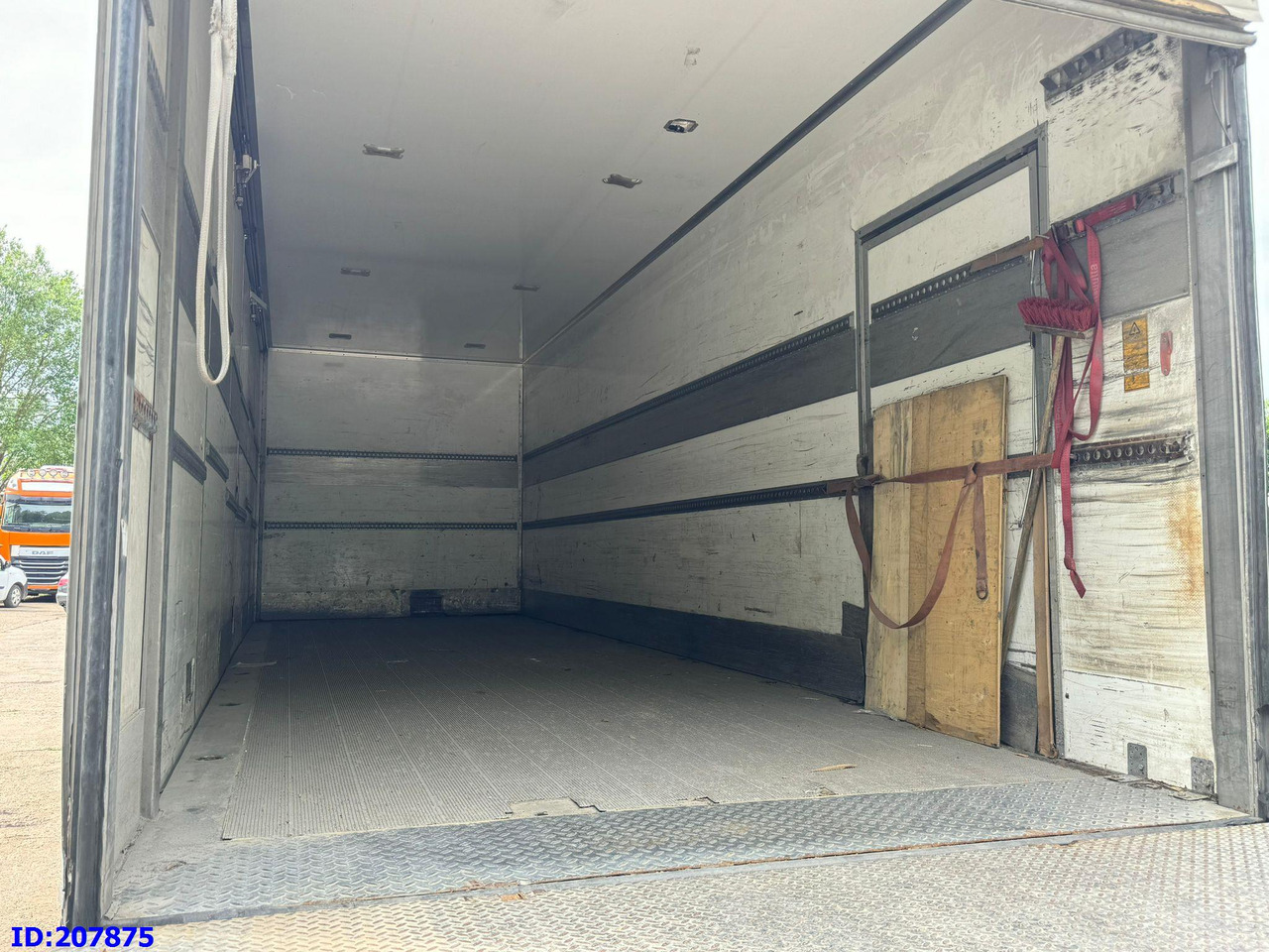 Camião isotérmico MERCEDES-BENZ Axor 1829 - Euro5 - Manual: foto 6 Camião isotérmico MERCEDES-BENZ Axor 1829 - Euro5 - Manual: foto 6