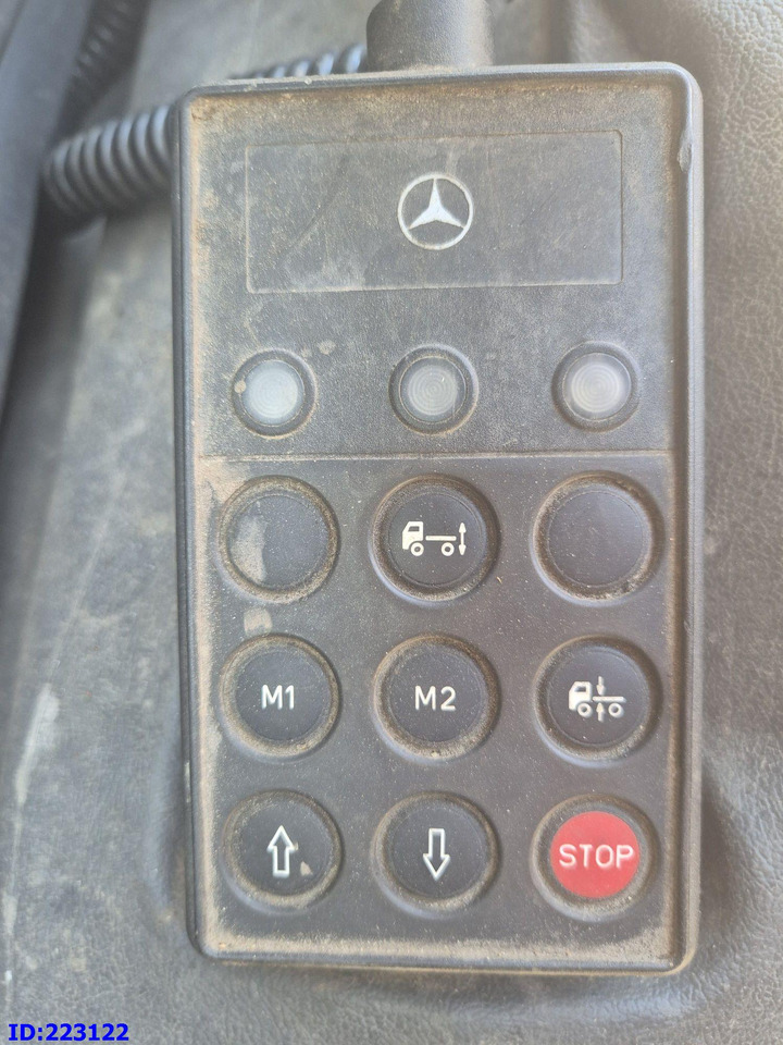 Camião basculante MERCEDES-BENZ Axor 2533 6x2 + Atlas 332.3E Crane: foto 16 Camião basculante MERCEDES-BENZ Axor 2533 6x2 + Atlas 332.3E Crane: foto 16