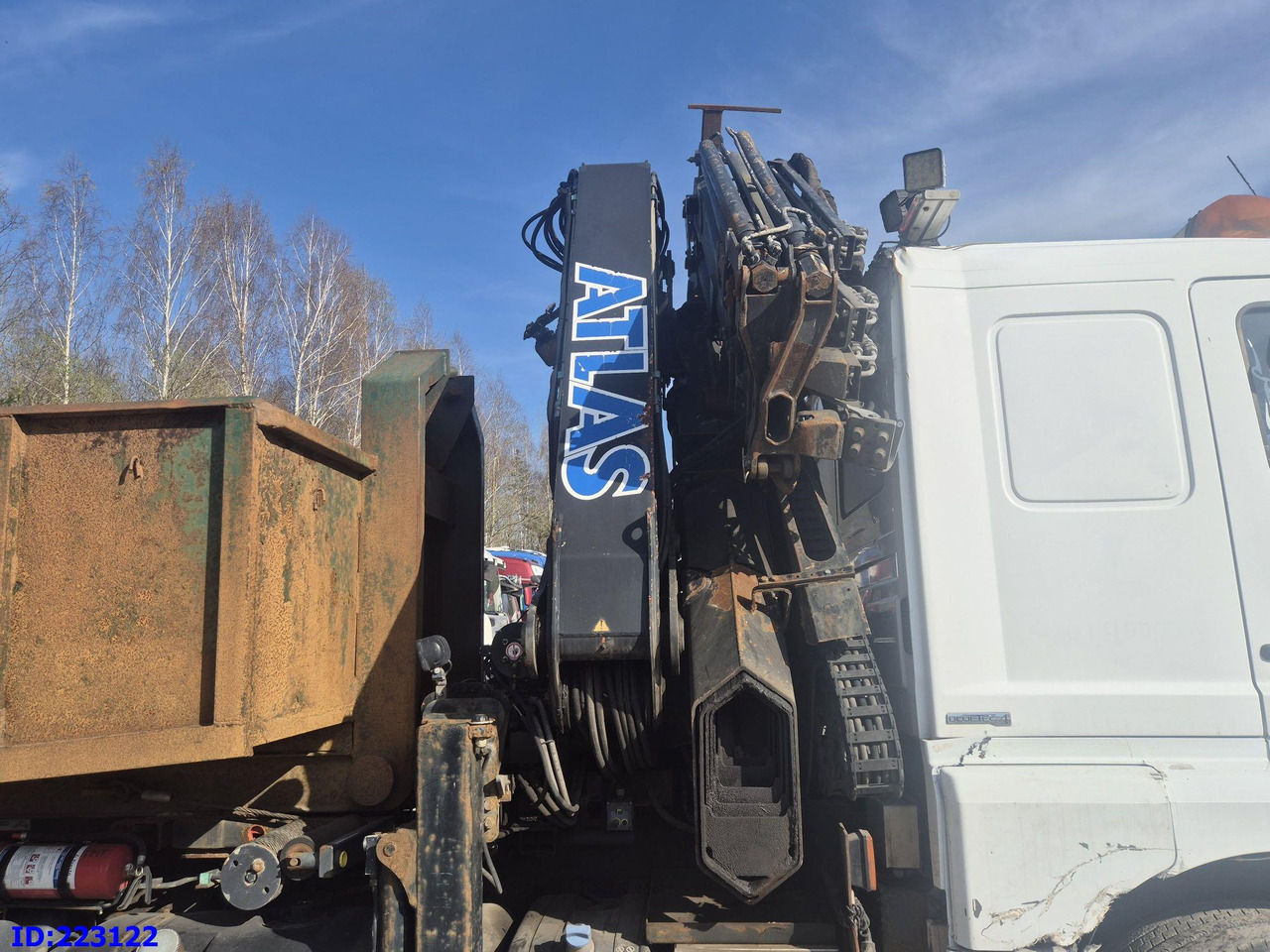Camião basculante MERCEDES-BENZ Axor 2533 6x2 + Atlas 332.3E Crane: foto 9 Camião basculante MERCEDES-BENZ Axor 2533 6x2 + Atlas 332.3E Crane: foto 9