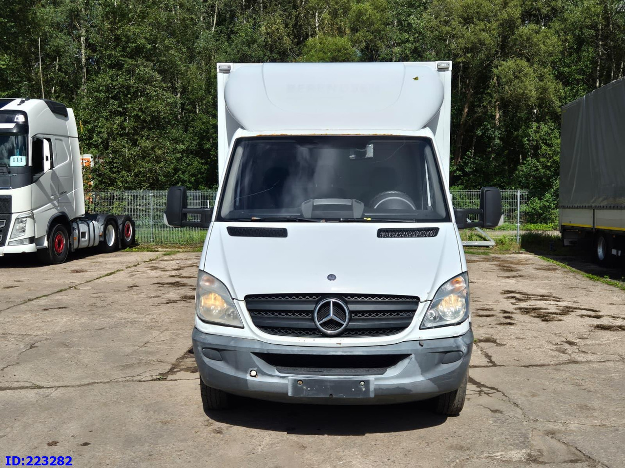 MERCEDES-BENZ Sprinter 516 SUPER - Carrinha de contentor: foto 2 MERCEDES-BENZ Sprinter 516 SUPER - Carrinha de contentor: foto 2