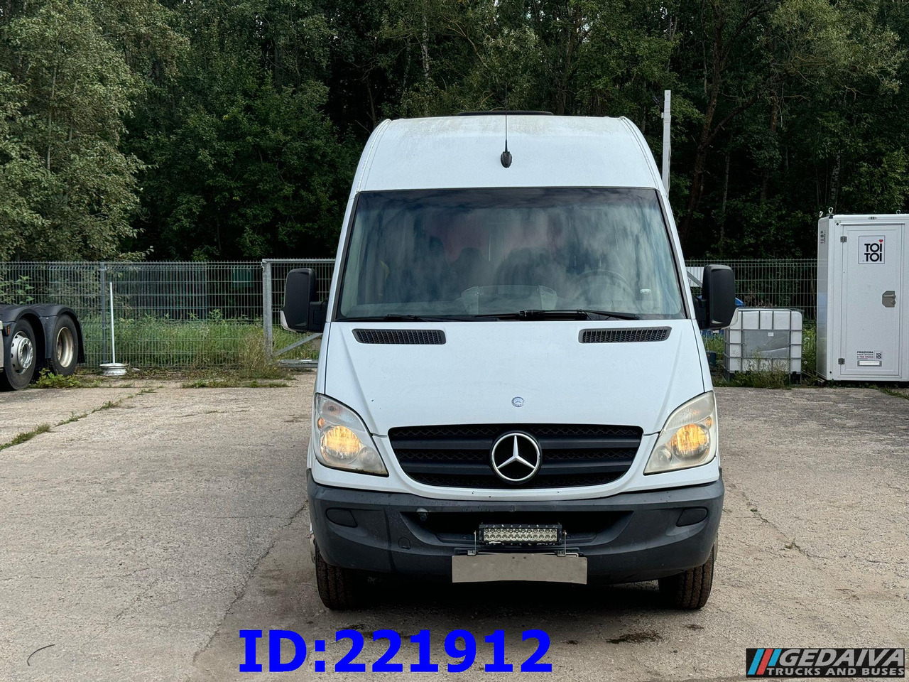MERCEDES-BENZ Sprinter 518 VIP 17-Place - Autocarro: foto 2 MERCEDES-BENZ Sprinter 518 VIP 17-Place - Autocarro: foto 2