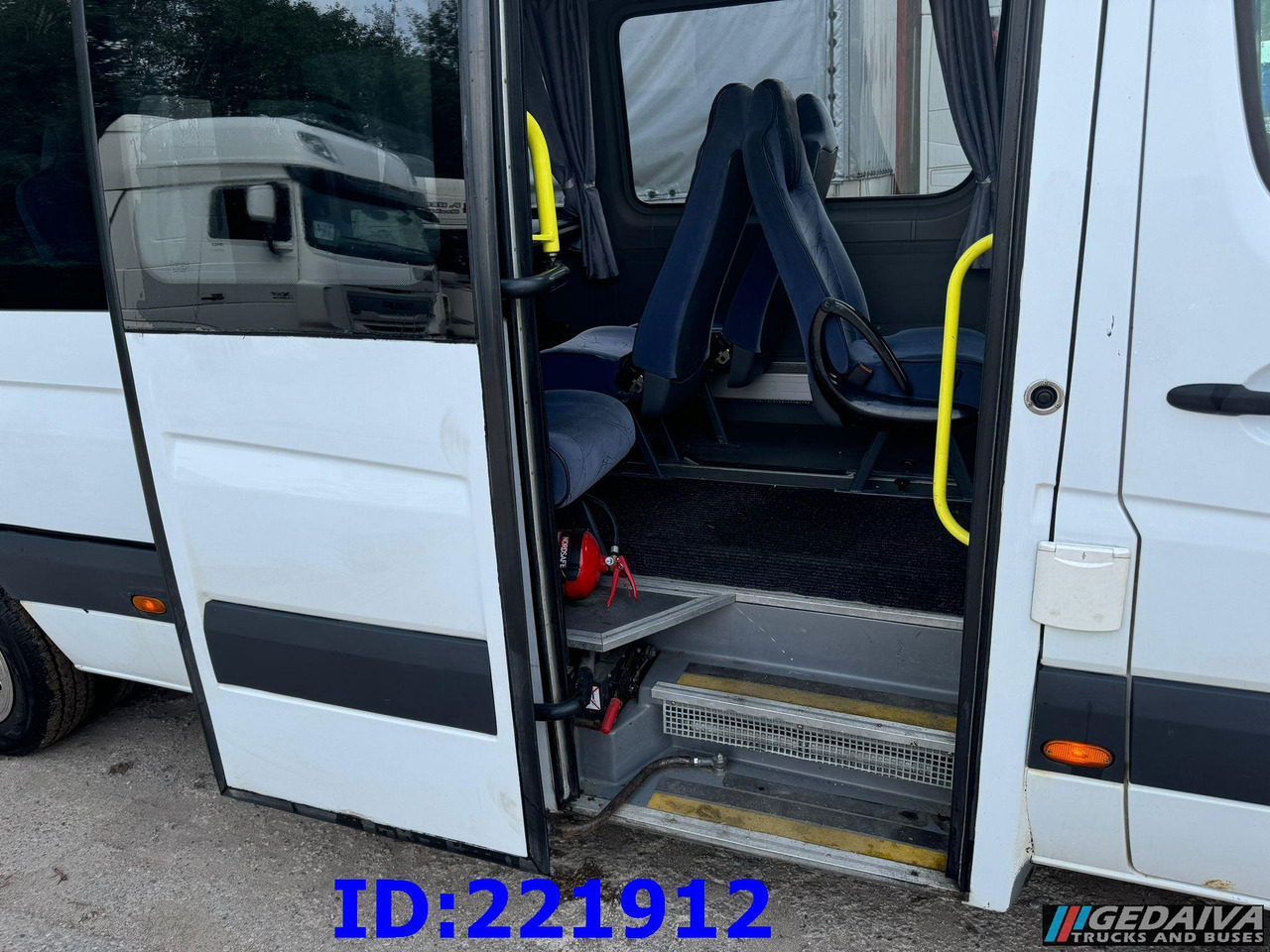 MERCEDES-BENZ Sprinter 518 VIP 17-Place - Autocarro: foto 5 MERCEDES-BENZ Sprinter 518 VIP 17-Place - Autocarro: foto 5