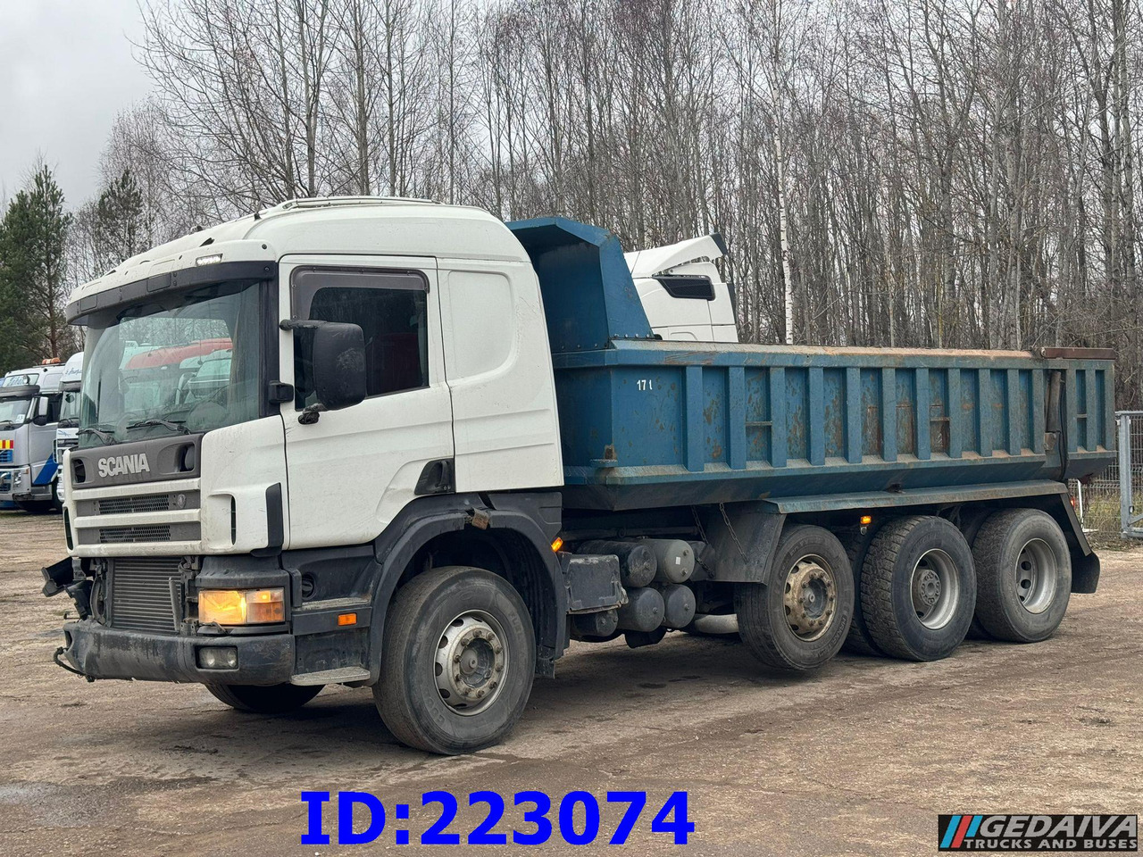SCANIA 124 8x2 - Manual - Full steel - Camião basculante: foto 2 SCANIA 124 8x2 - Manual - Full steel - Camião basculante: foto 2