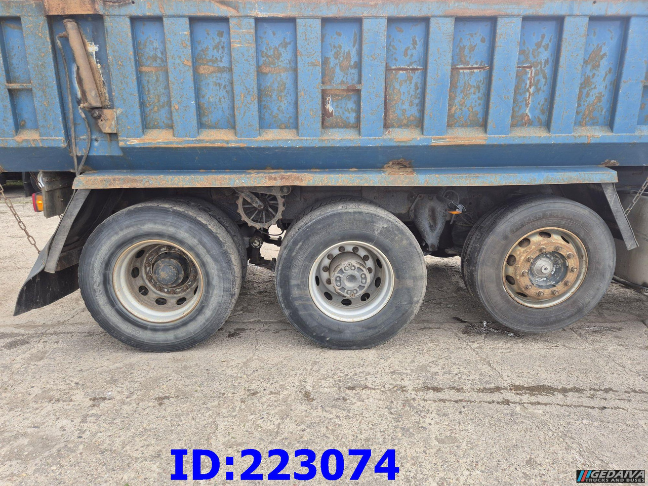 SCANIA 124 8x2 - Manual - Full steel - Camião basculante: foto 5 SCANIA 124 8x2 - Manual - Full steel - Camião basculante: foto 5