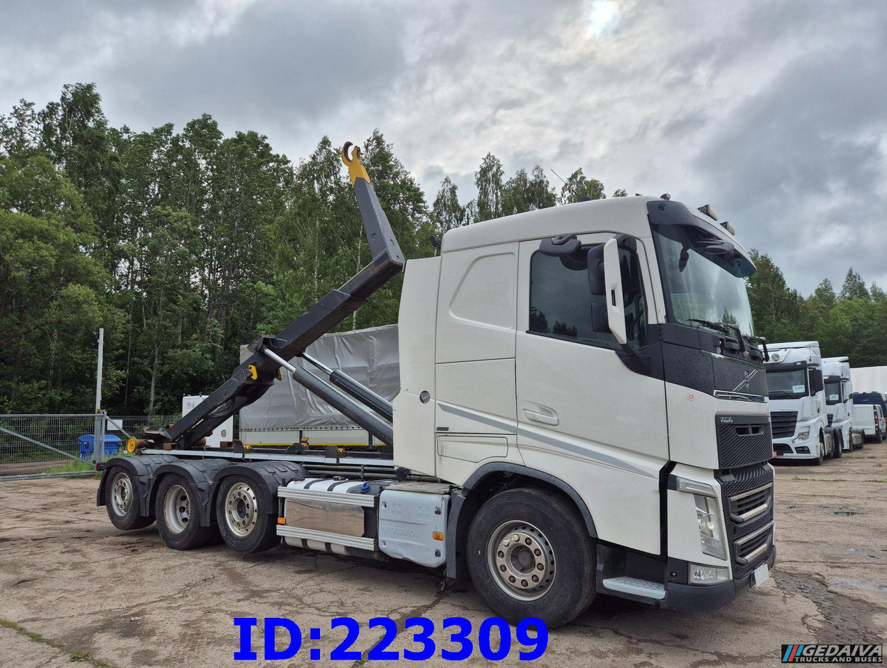 VOLVO FH13 540HP 8x2 Hook lift (2axles steering - 2 axles lifting) - Camião polibenne: foto 4 VOLVO FH13 540HP 8x2 Hook lift (2axles steering - 2 axles lifting) - Camião polibenne: foto 4
