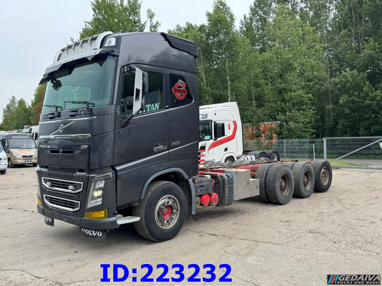 VOLVO FH16 700HP 8X4 Big Axles - Camião de transporte de madeira: foto 1 VOLVO FH16 700HP 8X4 Big Axles - Camião de transporte de madeira: foto 1