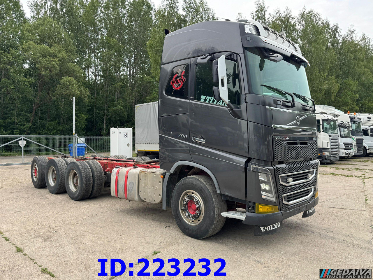 VOLVO FH16 700HP 8X4 Big Axles - Camião de transporte de madeira: foto 3 VOLVO FH16 700HP 8X4 Big Axles - Camião de transporte de madeira: foto 3