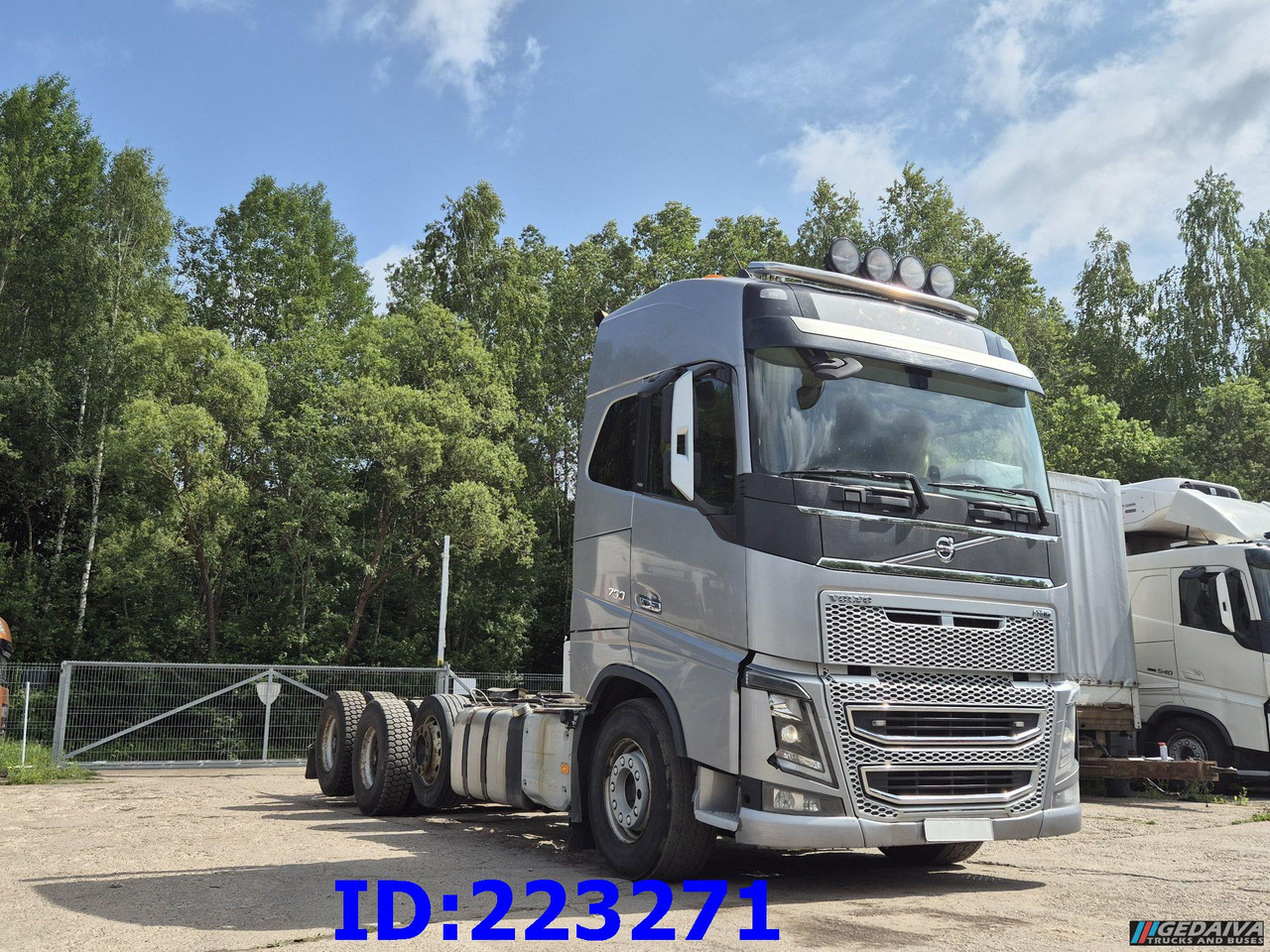 VOLVO FH16 750HP 8x4 (Steering axle / 2 axles lifting) - Camião de transporte de madeira: foto 4 VOLVO FH16 750HP 8x4 (Steering axle / 2 axles lifting) - Camião de transporte de madeira: foto 4