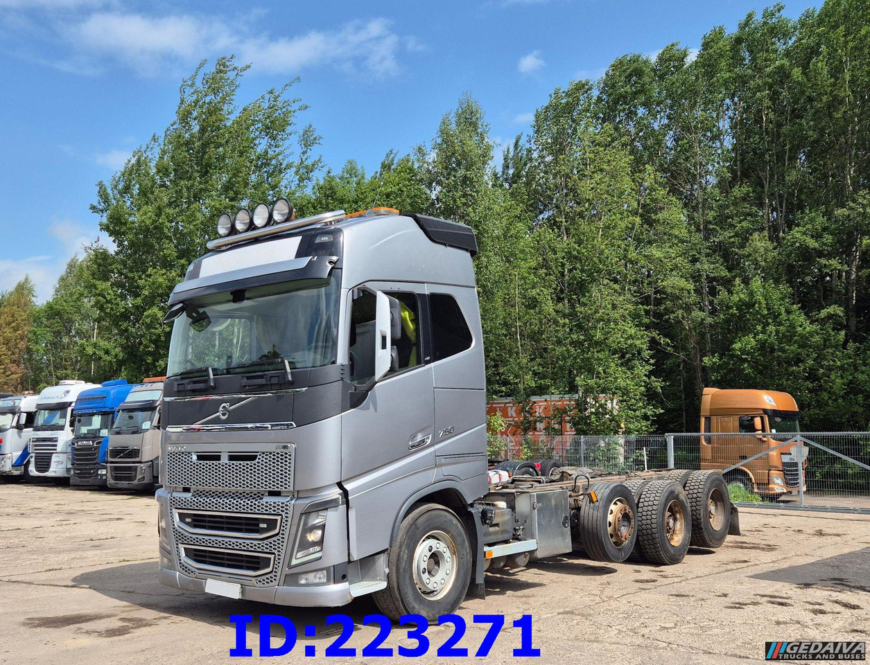 VOLVO FH16 750HP 8x4 (Steering axle / 2 axles lifting) - Camião de transporte de madeira: foto 1 VOLVO FH16 750HP 8x4 (Steering axle / 2 axles lifting) - Camião de transporte de madeira: foto 1