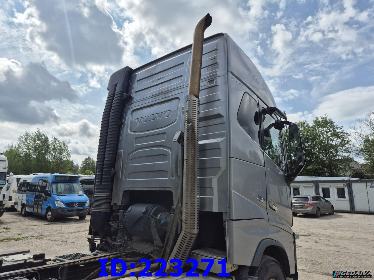 VOLVO FH16 750HP 8x4 (Steering axle / 2 axles lifting) - Camião de transporte de madeira: foto 5 VOLVO FH16 750HP 8x4 (Steering axle / 2 axles lifting) - Camião de transporte de madeira: foto 5