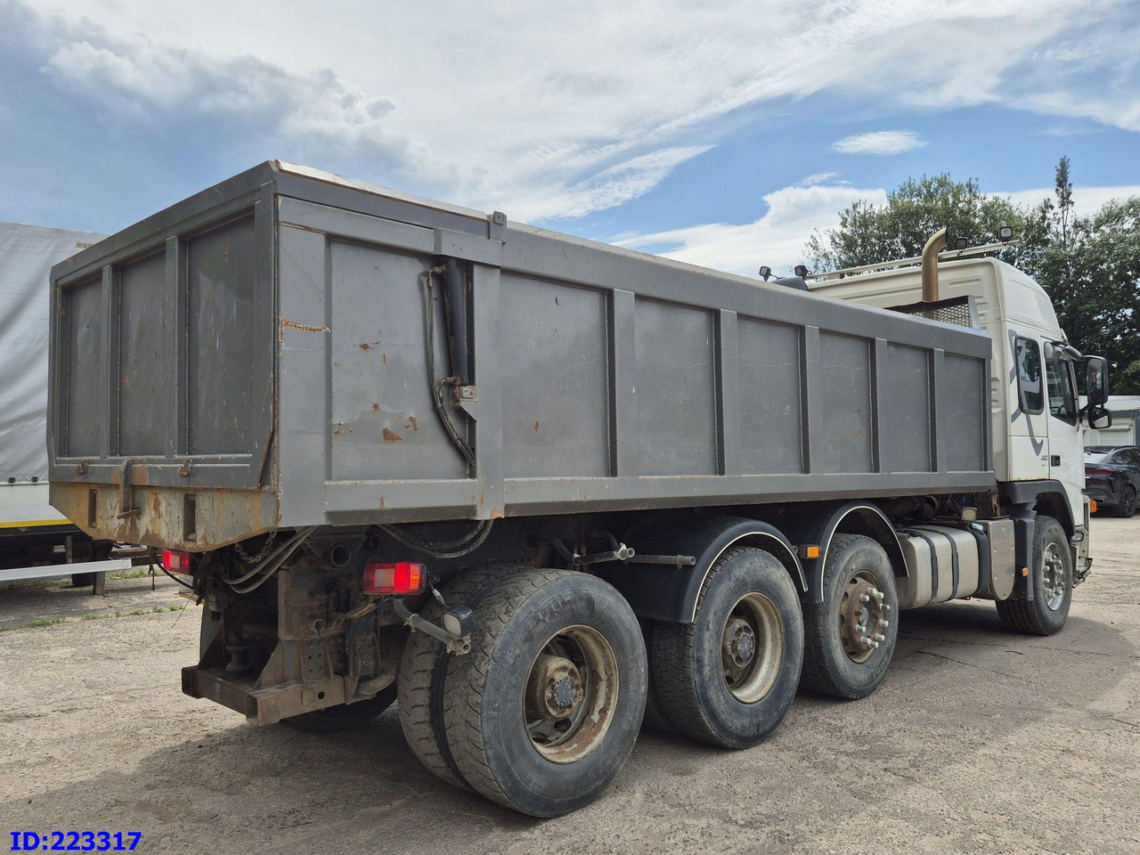 VOLVO FM13 480HP 8x4 (Big axle) - Camião basculante: foto 5 VOLVO FM13 480HP 8x4 (Big axle) - Camião basculante: foto 5