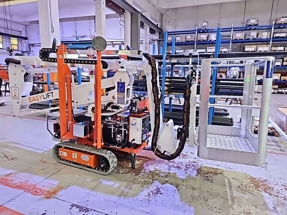 EasyLift R130 - Plataforma articulada, Plataforma aranha: foto 2 EasyLift R130 - Plataforma articulada, Plataforma aranha: foto 2
