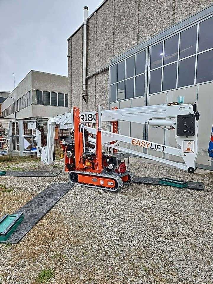EasyLift R180 - Plataforma articulada, Plataforma aranha: foto 1 EasyLift R180 - Plataforma articulada, Plataforma aranha: foto 1