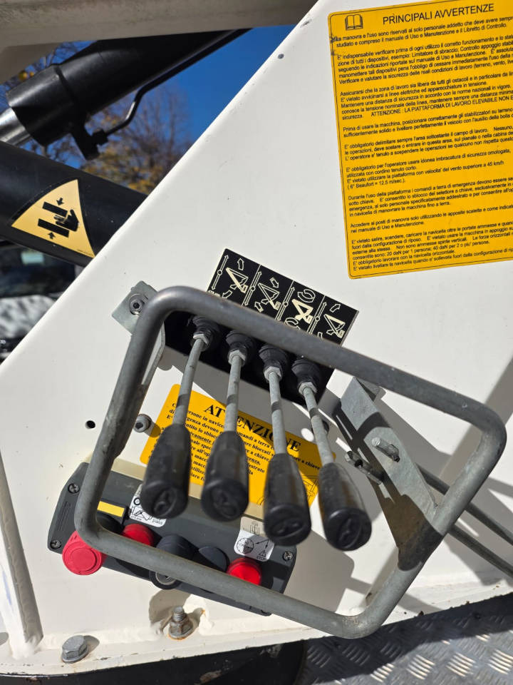 GSR E219PX E4 - Caminhão com plataforma aérea: foto 4 GSR E219PX E4 - Caminhão com plataforma aérea: foto 4