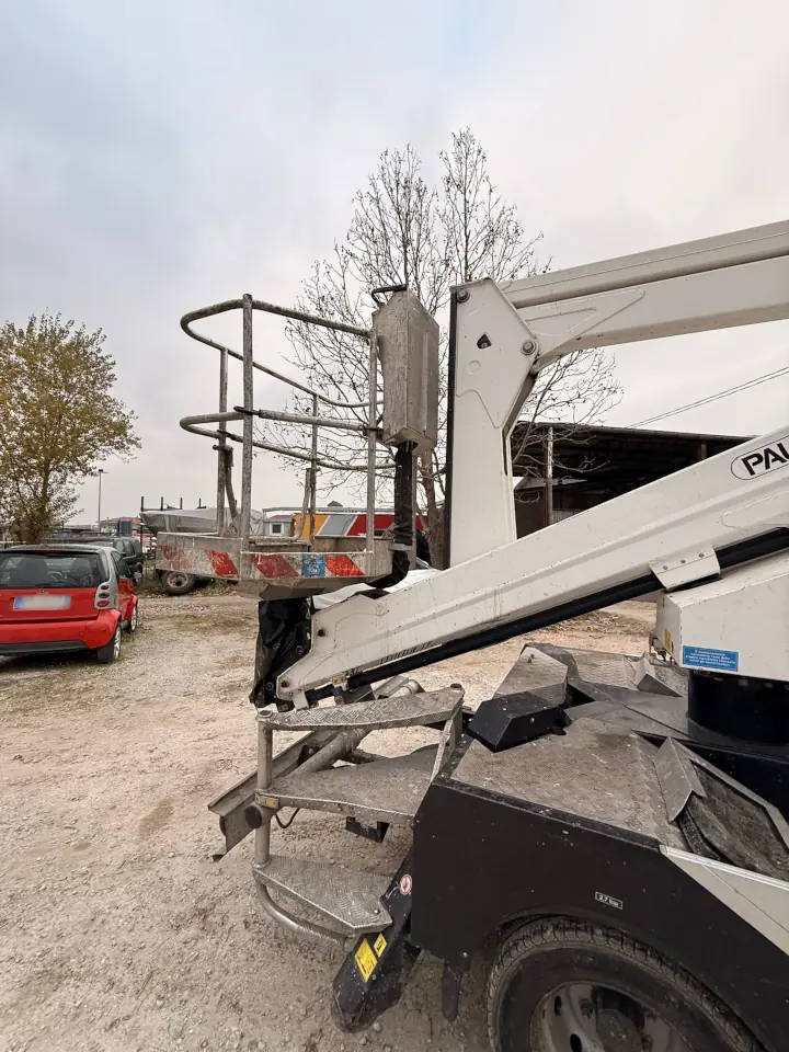 PALFINGER P 240 A - Caminhão com plataforma aérea: foto 2 PALFINGER P 240 A - Caminhão com plataforma aérea: foto 2