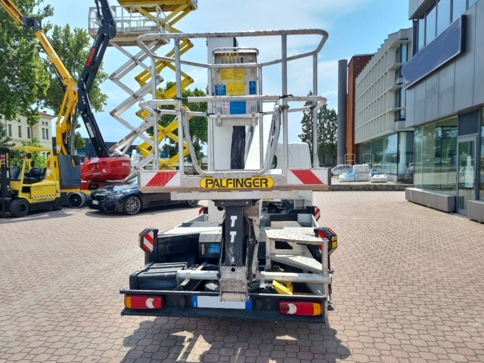 Palfinger P 240 AXE - Caminhão com plataforma aérea: foto 4 Palfinger P 240 AXE - Caminhão com plataforma aérea: foto 4