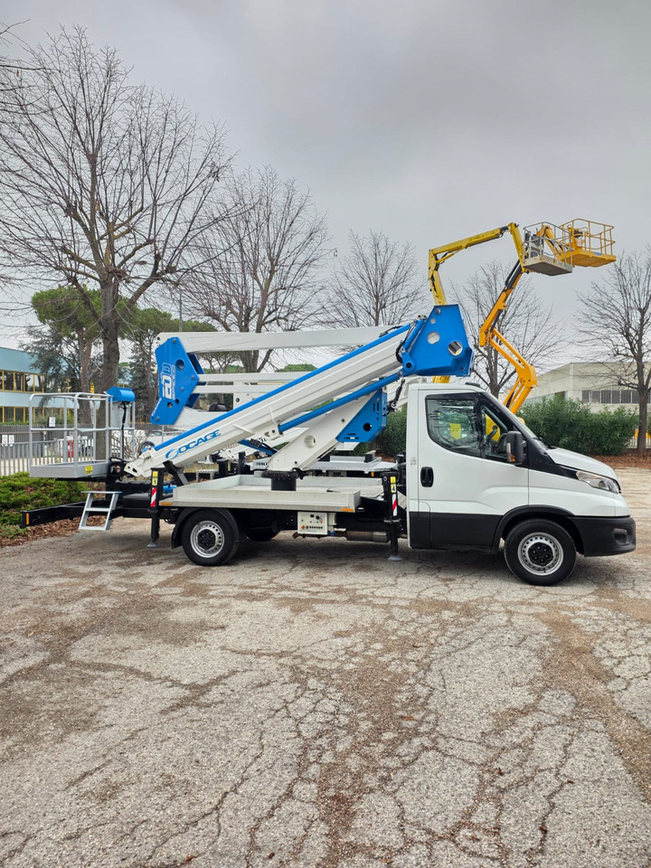 SOCAGE 20D - Caminhão com plataforma aérea: foto 1 SOCAGE 20D - Caminhão com plataforma aérea: foto 1