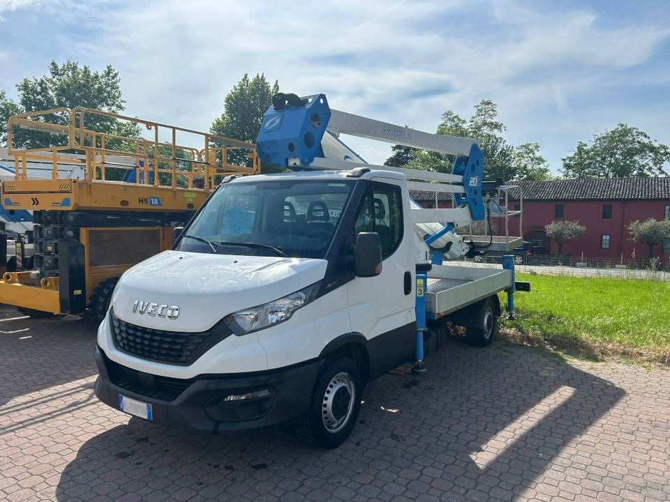 Socage 20D - Caminhão com plataforma aérea: foto 1 Socage 20D - Caminhão com plataforma aérea: foto 1