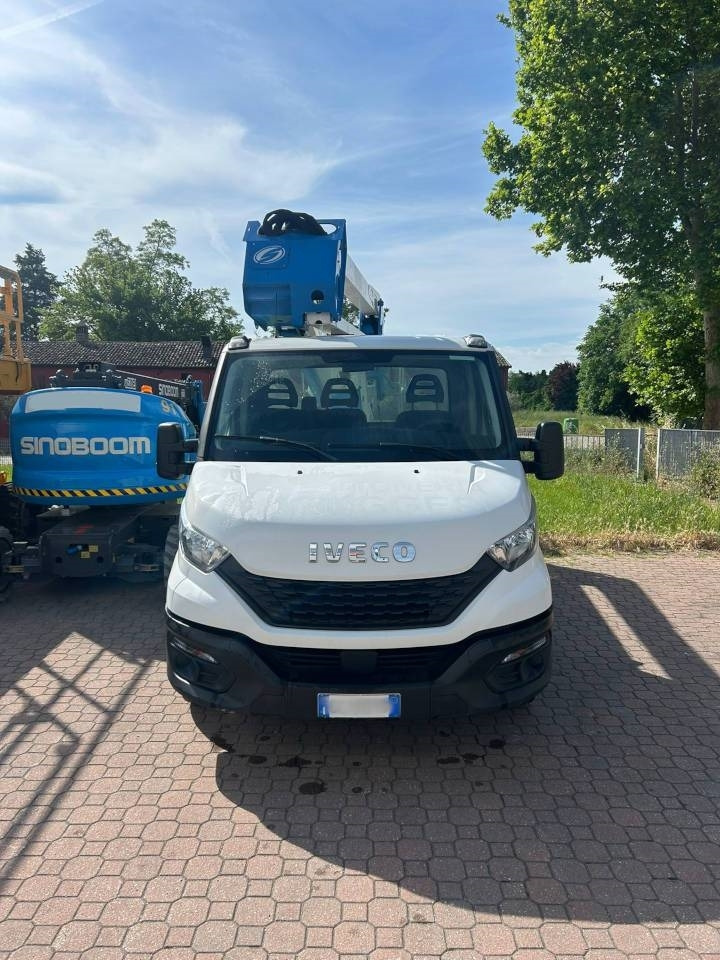 Socage 20D - Caminhão com plataforma aérea: foto 2 Socage 20D - Caminhão com plataforma aérea: foto 2