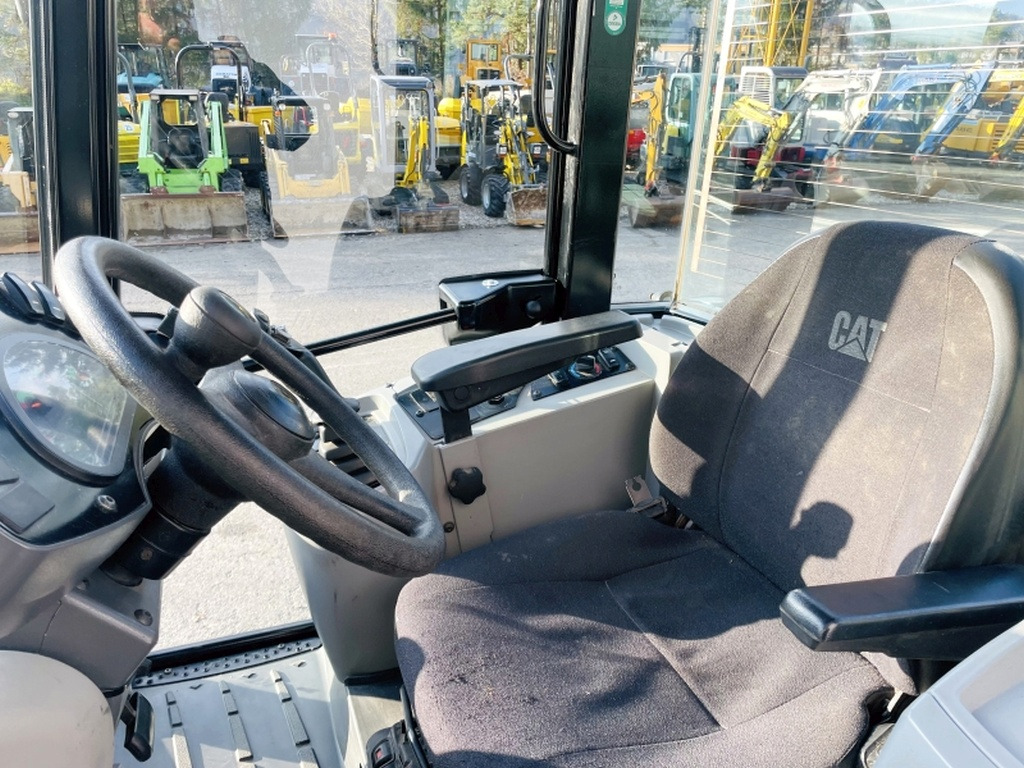 Caterpillar 908M (3893) - Pá carregadora de rodas: foto 5 Caterpillar 908M (3893) - Pá carregadora de rodas: foto 5