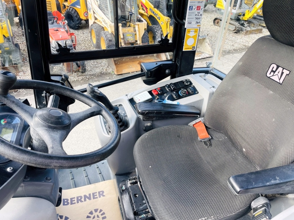 Caterpillar 908M (3927) - Pá carregadora de rodas: foto 5 Caterpillar 908M (3927) - Pá carregadora de rodas: foto 5