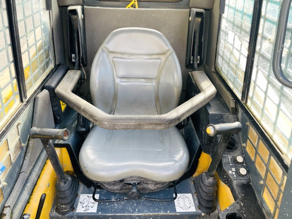 Gehl SL4240 (4090) - Mini pá carregadora: foto 5 Gehl SL4240 (4090) - Mini pá carregadora: foto 5