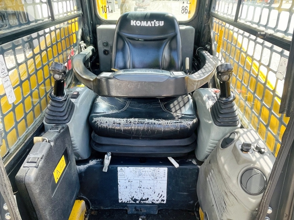 Komatsu SK714 (4012) - Mini pá carregadora: foto 5 Komatsu SK714 (4012) - Mini pá carregadora: foto 5