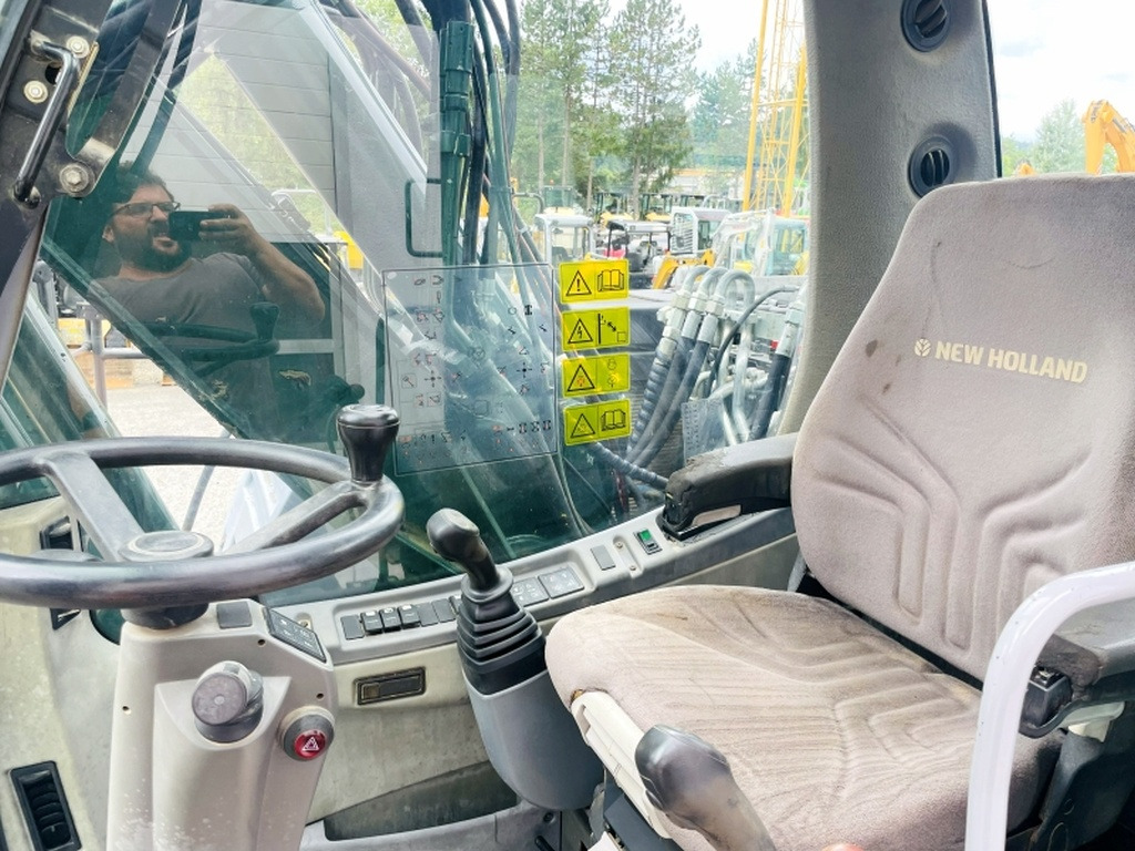 New Holland MH Plus (4054) - Escavadeira de rodas: foto 5 New Holland MH Plus (4054) - Escavadeira de rodas: foto 5