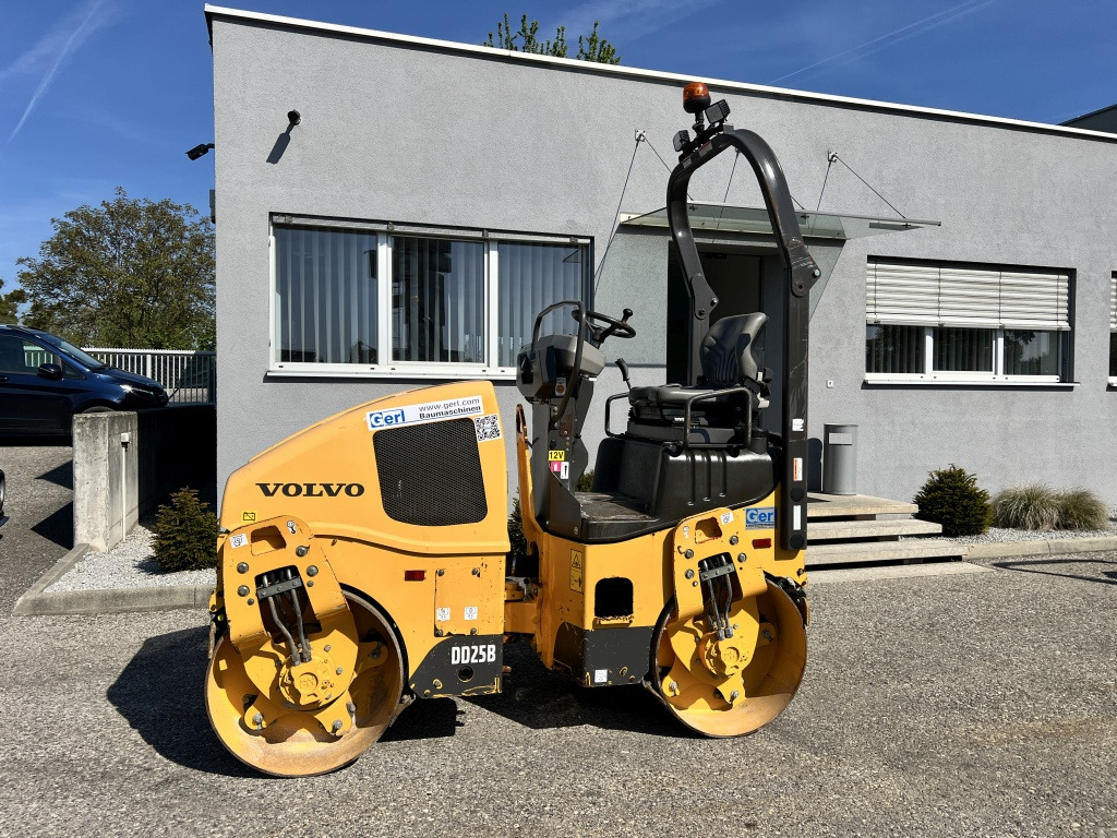 Volvo DD25B (111578) - Compactador de asfalto: foto 1 Volvo DD25B (111578) - Compactador de asfalto: foto 1